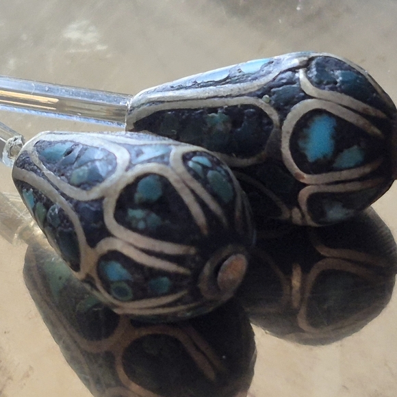 Elegant Silver and Turquoise Earrings - Picture 4 of 8